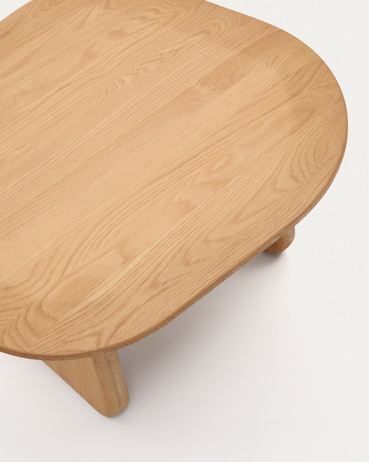 KAVE HOME Pirita sidebord laget av massiv eik i naturlig finish, 70,6 x 70 cm FSC 100%.