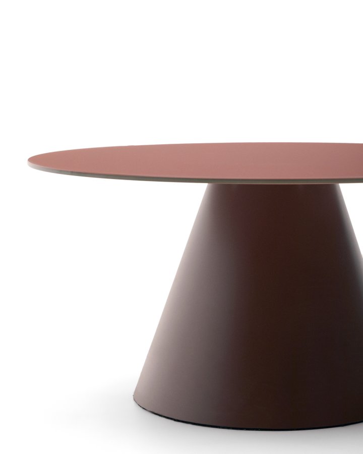 KAVE HOME Wilshire salongbord med frostet herdet glass og matt terrakottalakert stlfinish