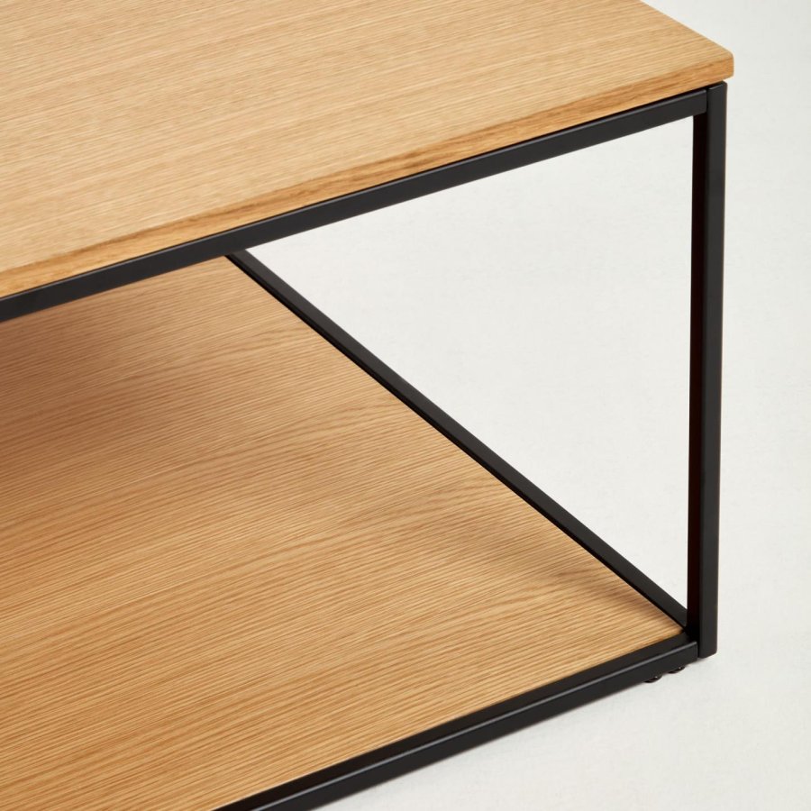 KAVE HOME Yoana sofabord, m. 1 nederste hylle - naturlig eikefiner og svart jern (80x80)