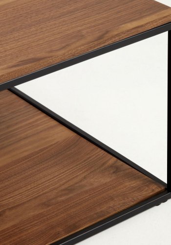 KAVE HOME Yoana sofabord, m. 1 nederste hylle - brun valnttfinish og svart jern (80x80)