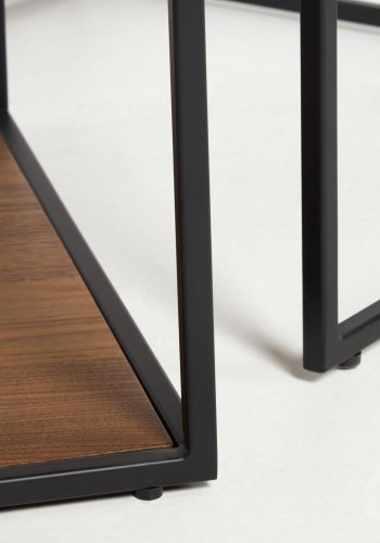 KAVE HOME Yoana sofabord, m. 1 nederste hylle - brun valnttfinish og svart jern (sett med 2)