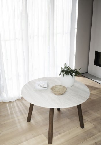 ROWICO Taransay spisebord, rundt - beige travertin og brun eik (125)