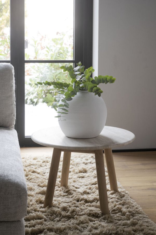 ROWICO Taransay Couchtisch, rund – beigefarbener Travertin und weiß gekalkte Eiche (60)