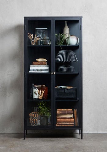 Plysjskap, m. 2 drer og 3 hyller - glass og svart metall (H:190)