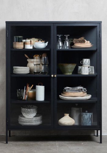 Plysjskap, m. 2 drer og 3 hyller - glass og svart metall (H:140)