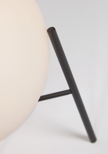 KAVE HOME Seina bordlampe, rund - hvitt frostet glass og sort stl (15)