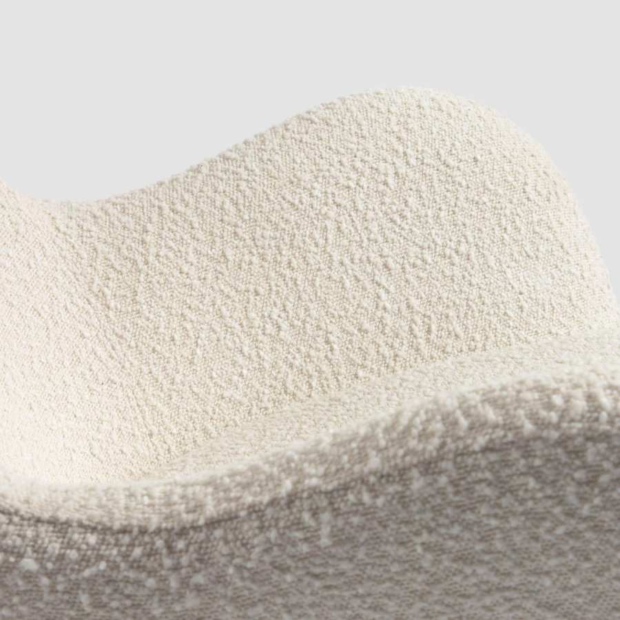 KAVE HOME Valsa gyngestol, med armlener - hvit shearling stoff, stl og naturlig ask