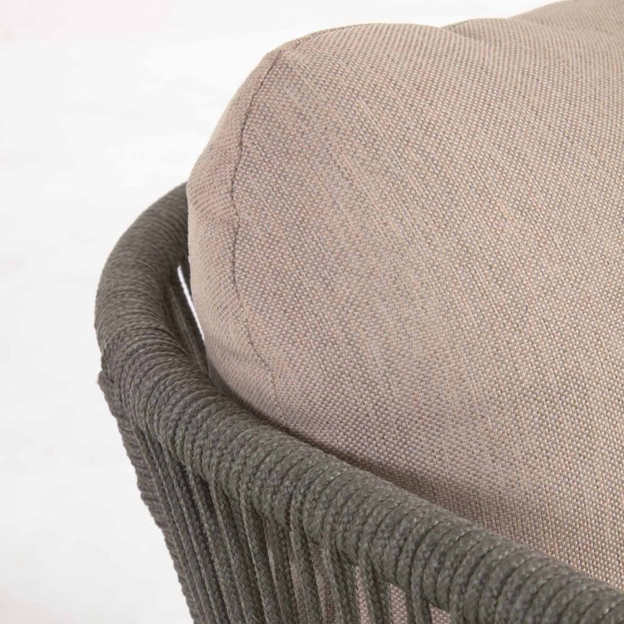 KAVE HOME Catalina 3-manns hagesofa, med armlener og puter - grnt tau og naturlig akasietre