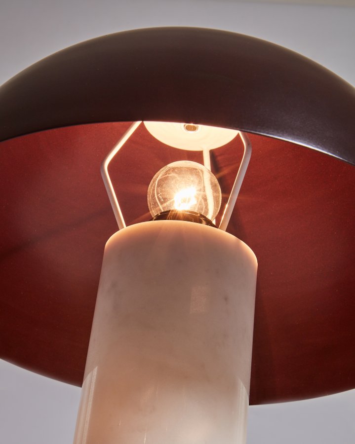 KAVE HOME Zorione bordlampe - hvit marmor og brunt metall