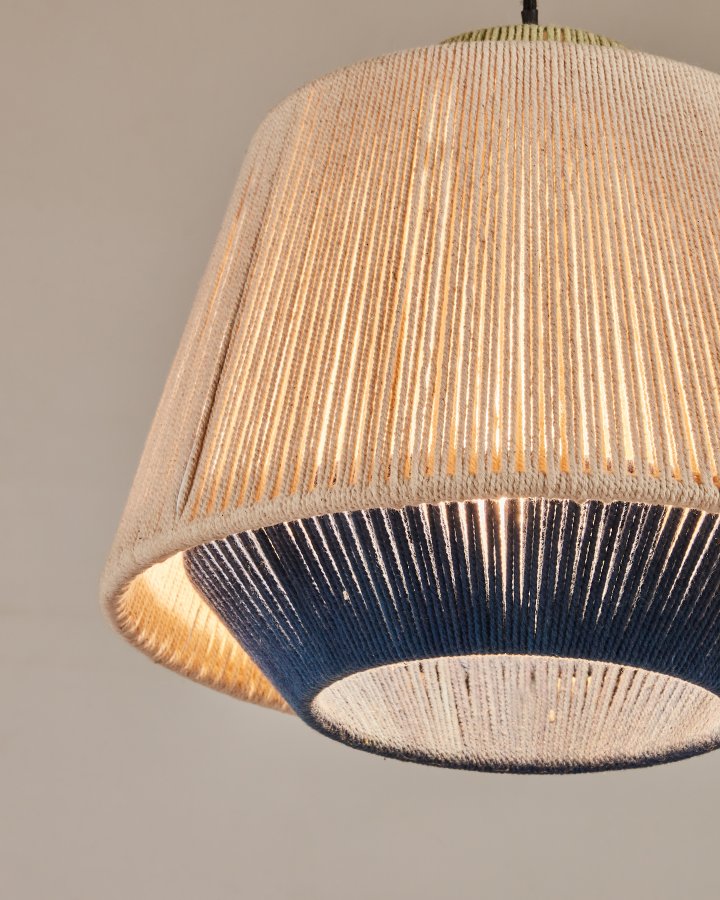 KAVE HOME Yuvia taklampe i bomull med beige og bl finish