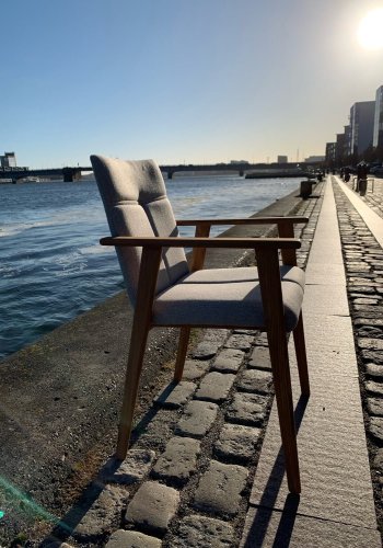 NocNoi Ven Esszimmerstuhl mit Armlehnen, Stoff und massiver Eiche - Geölt