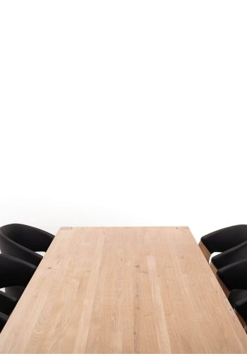 NocNoi Brokholm spisestuestol - svart imitert skinn og ben av eik, med armlener