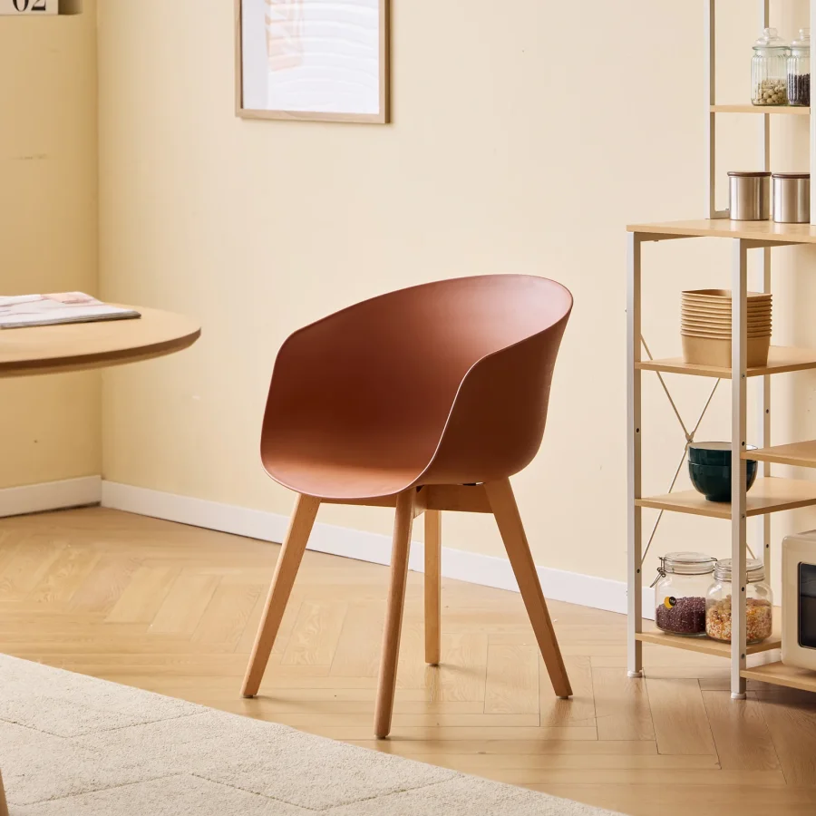 NORDLYS Alborg Esszimmerstuhl, mit Armlehnen � Terrakotta-Polypropylen und Naturholz
