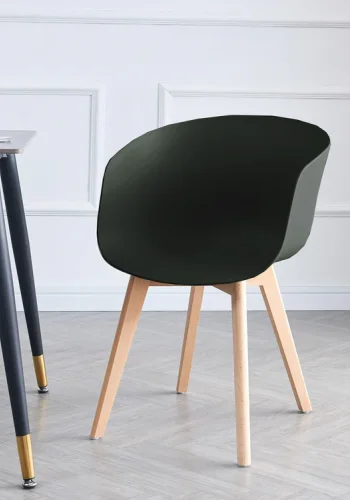 NORDLYS Alborg Esszimmerstuhl, mit Armlehnen � schwarzes Polypropylen und Naturholz