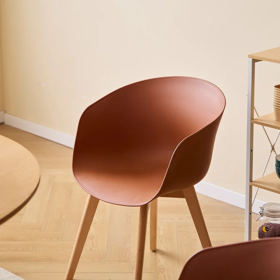 NORDLYS Alborg Esszimmerstuhl, mit Armlehnen � Terrakotta-Polypropylen und Naturholz