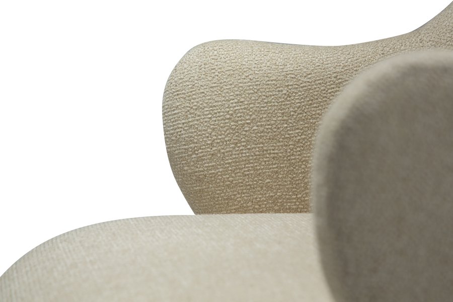 DANFORM Bae Sessel, mit Armlehnen – matter Mandel-Bouclé-Stoff mit Glitzer und antikem Messingstahl