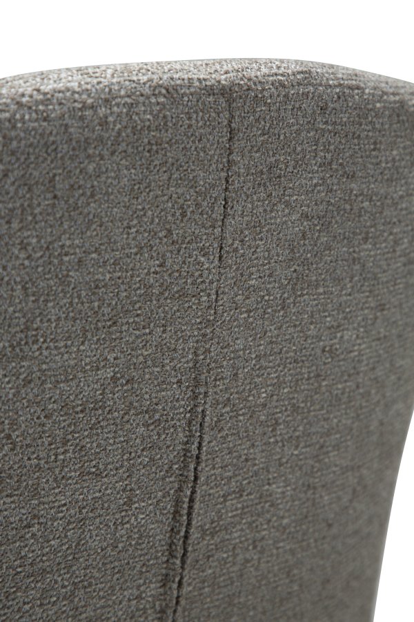 DANFORM Bae Sessel, mit Armlehnen – Bouclé-Stoff Pebble Earth und schwarzer Stahl