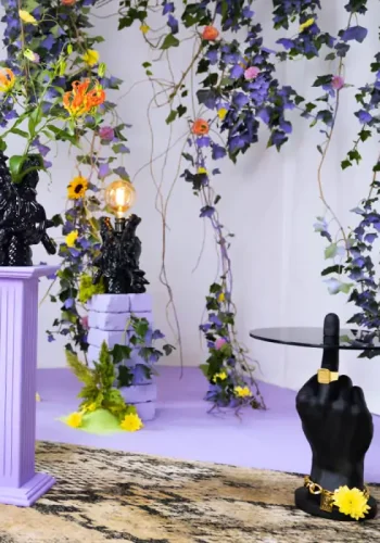 BOLD MONKEY Fother Mucker sidebord, rundt - svart glass og harpiks (40)