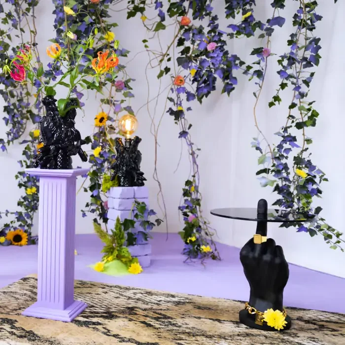 BOLD MONKEY Fother Mucker sidebord, rundt - svart glass og harpiks (40)