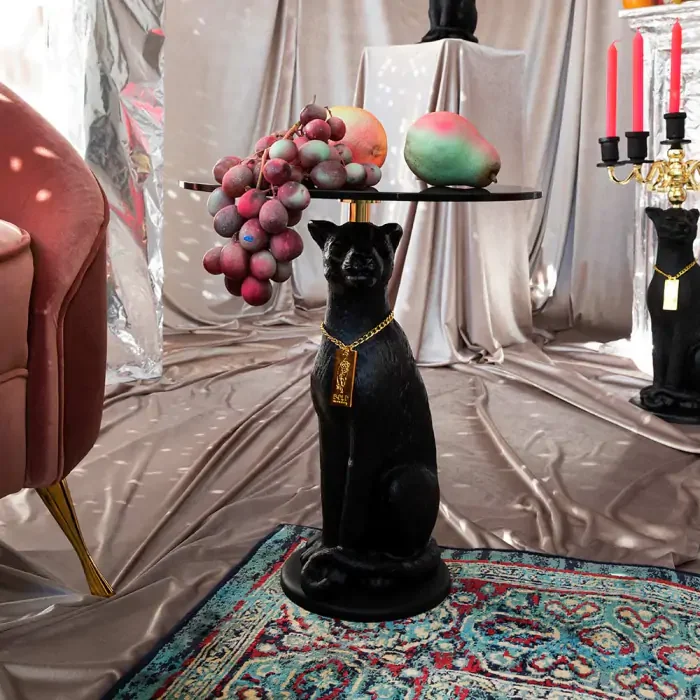 BOLD MONKEY Proudly Crowned Beistelltisch, rund – schwarzes Glas und Harz (40)