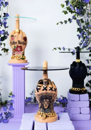 BOLD MONKEY Fother Mucker Beistelltisch, rund – Glas und goldfarbenes/mehrfarbiges Harz (40)