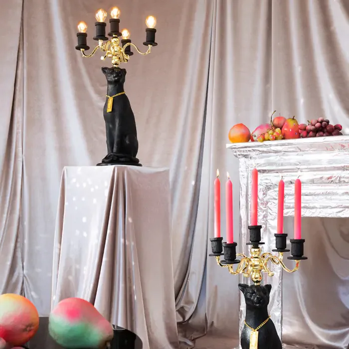 BOLD MONKEY Proudly Crowned Panther Stehlampe – galvanisiertes Gold und schwarzes Harz