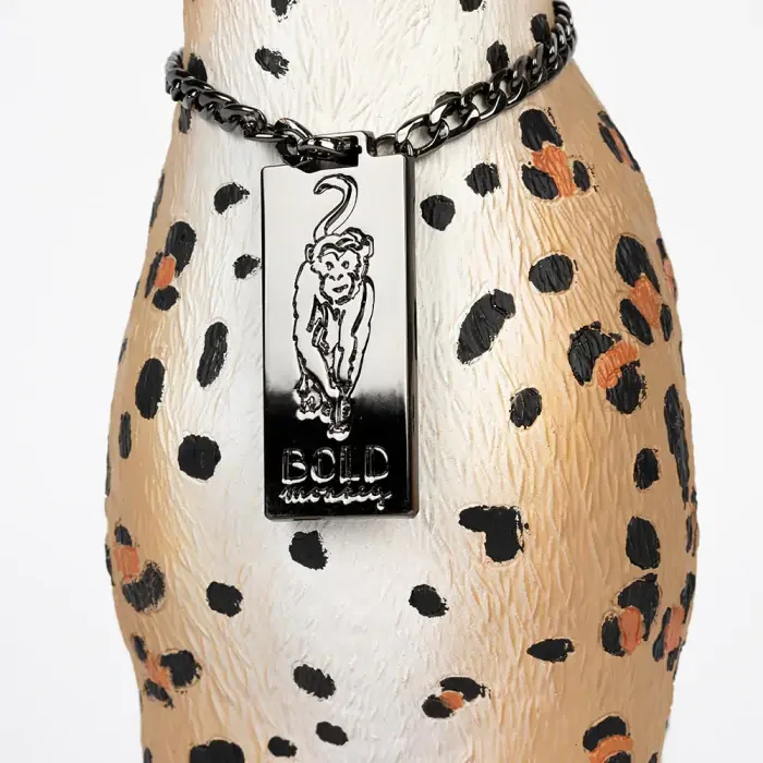 BOLD MONKEY Stehlampe „Proudly Crowned Panther“ – schwarze Galvanisierung und braunes Panther-Print-Harz