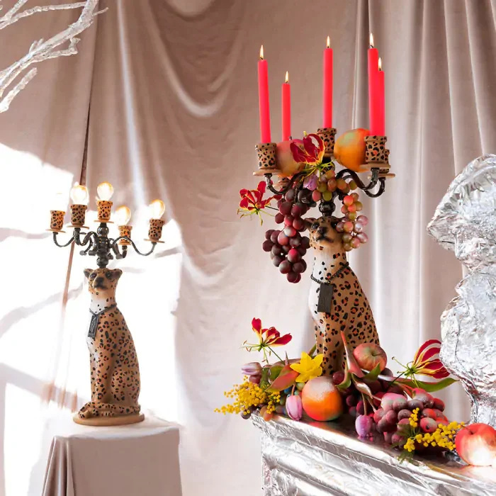 BOLD MONKEY Stehlampe „Proudly Crowned Panther“ – schwarze Galvanisierung und braunes Panther-Print-Harz