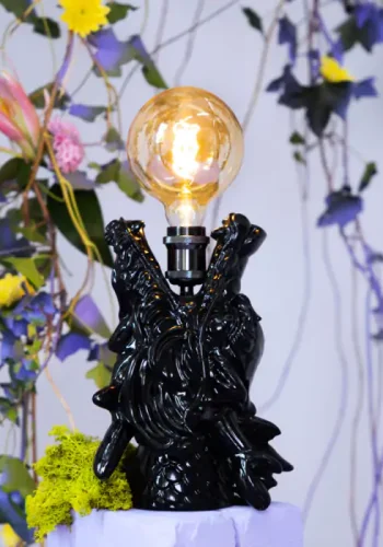 BOLD MONKEY Dragonized Bastard Tischlampe - schwarzes Harz