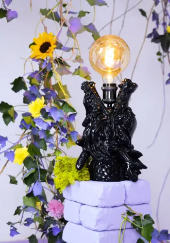 BOLD MONKEY Dragonized Bastard Tischlampe - schwarzes Harz