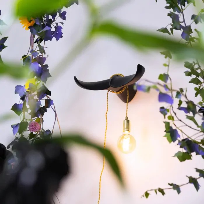 BOLD MONKEY The Tail Will Follow Wandleuchte - schwarzes Harz