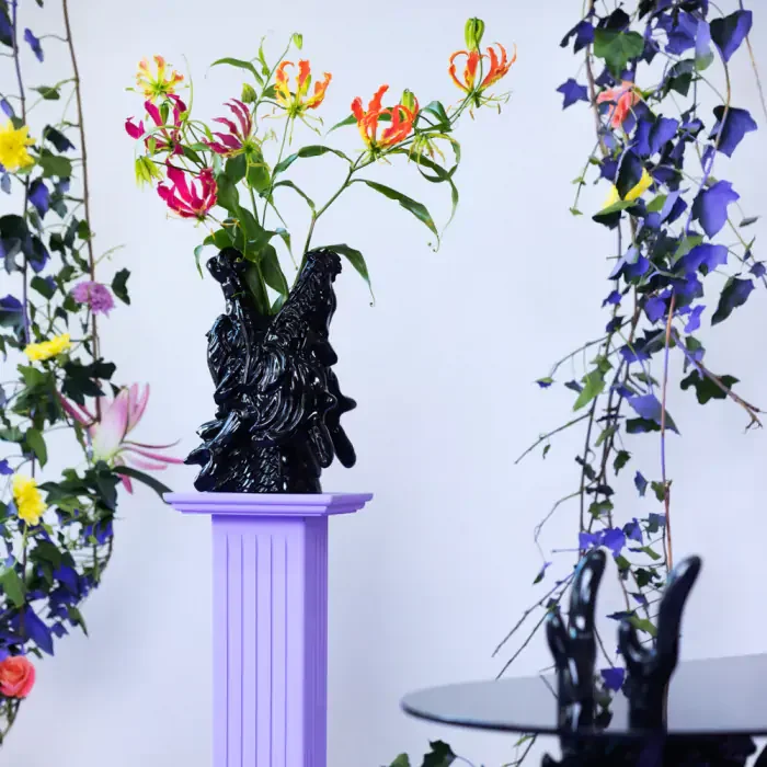 BOLD MONKEY Dragonized Bastard Vase – schwarzes Harz