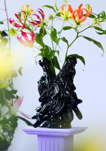 BOLD MONKEY Dragonized Bastard Vase – schwarzes Harz