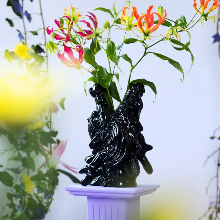 BOLD MONKEY Dragonized Bastard Vase – schwarzes Harz