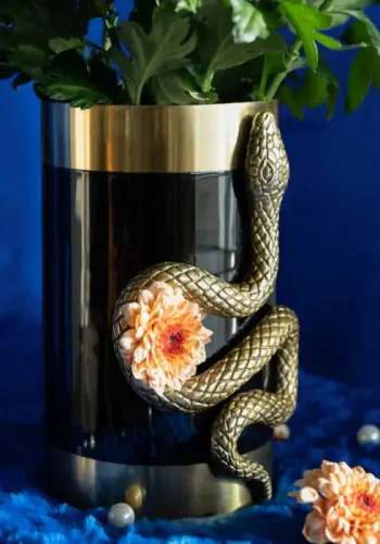 BOLD MONKEY Never Hurt A Snake Vase M, rund – goldenes Aluminium und schwarze Emaille (H:26)