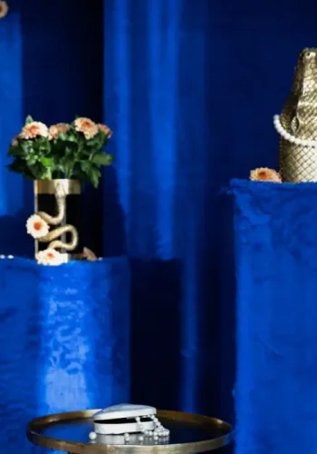 BOLD MONKEY Never Hurt A Snake Vase M, rund – goldenes Aluminium und schwarze Emaille (H:26)