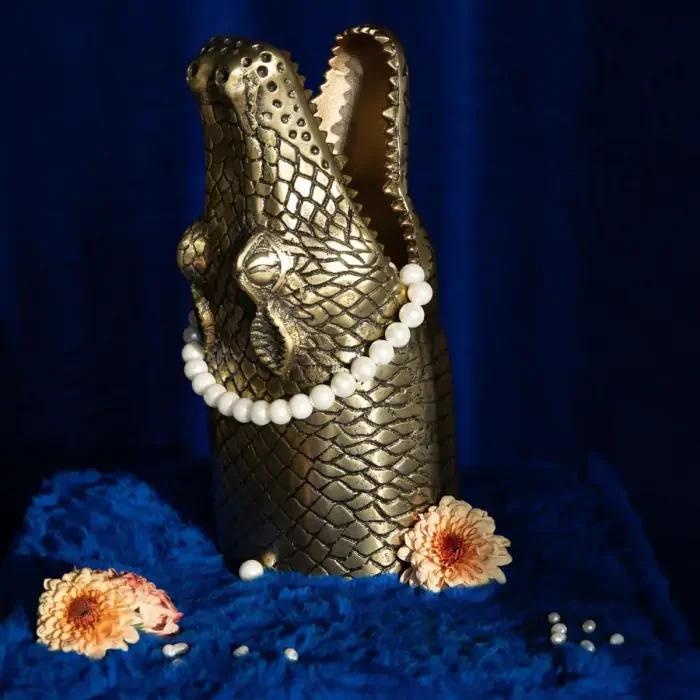 BOLD MONKEY See You Later Alligator Vase – Goldaluminium (H:35)