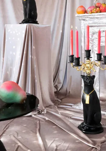 BOLD MONKEY Kerzenhalter „Proudly Crowned Panther“, für 5 Kerzen – galvanisiertes Gold und schwarzes Harz