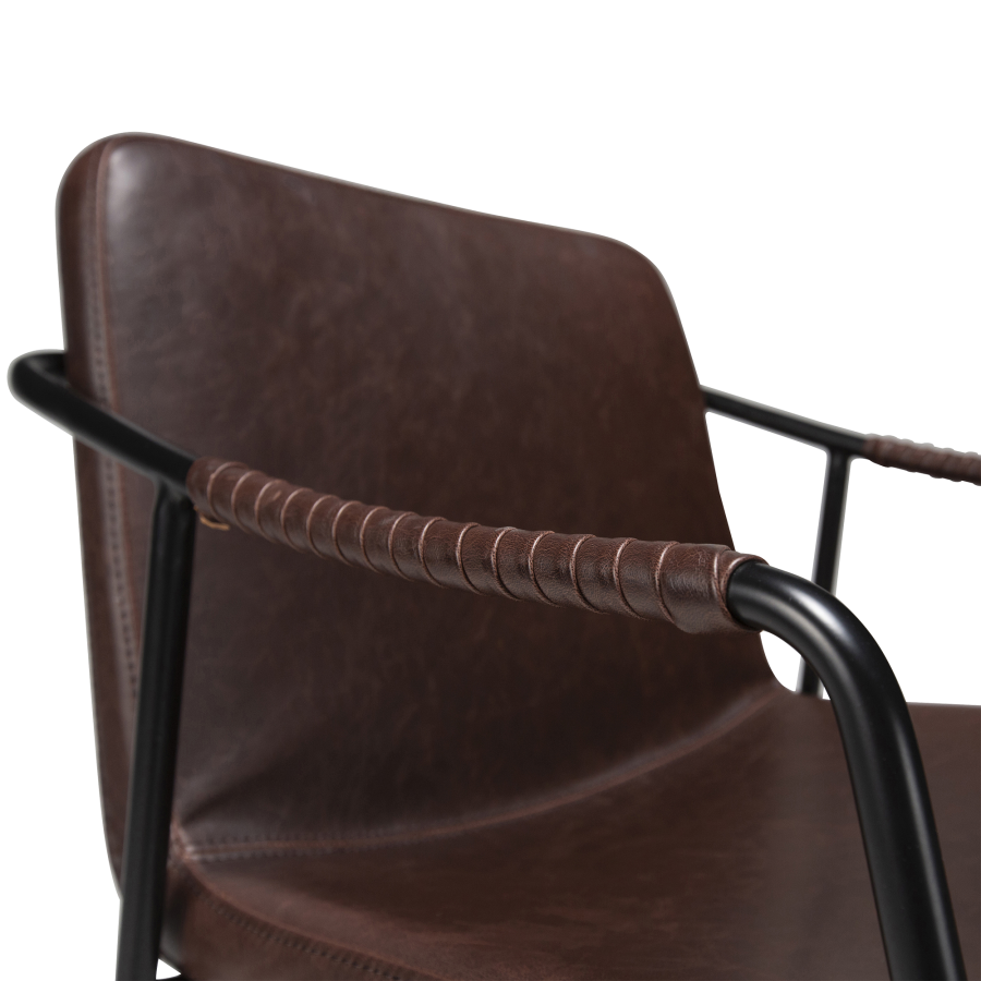 DAN-FORM BOTO lenestol Vintage kakao kunstskinn med svarte ben