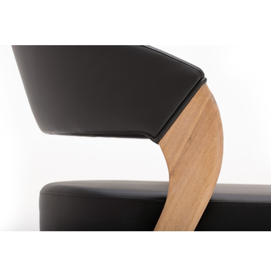 NocNoi Brokholm spisestuestol - svart imitert skinn og ben av eik, med armlener