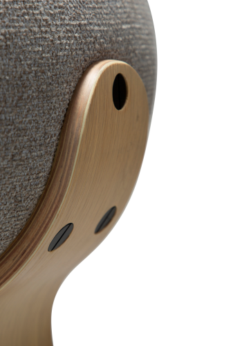 DANFORM Buckle Esszimmerstuhl - Pebble Earth Bouclé-Stoff und weiß getünchte Eiche