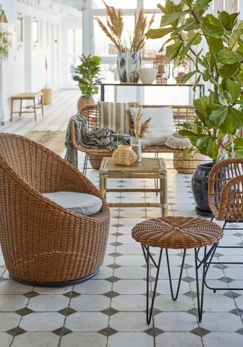 BLOOMINGVILLE Roccas Outdoor-Couchtisch, rund – braunes Polyrattan und schwarzes Eisen (46)