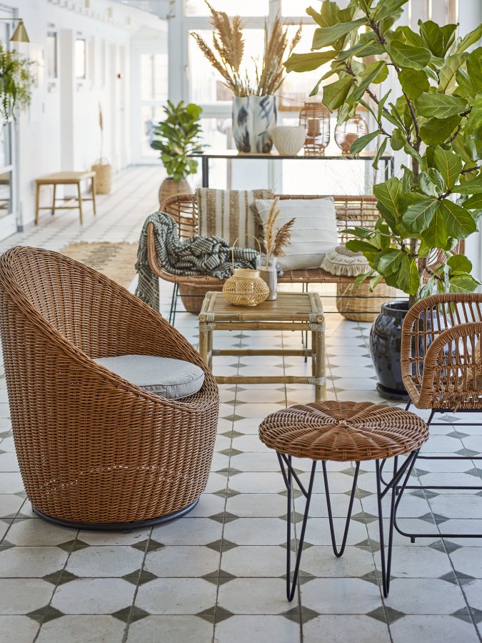 BLOOMINGVILLE Roccas Outdoor-Couchtisch, rund – braunes Polyrattan und schwarzes Eisen (46)