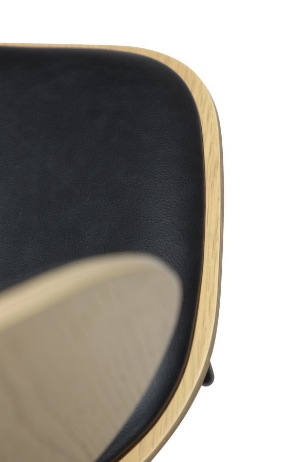 DANFORM Clementina Esszimmerstuhl - Rabenschwarzes Kunstleder/weiß gekalktes Eichenfurnier/schwarzer Stahl