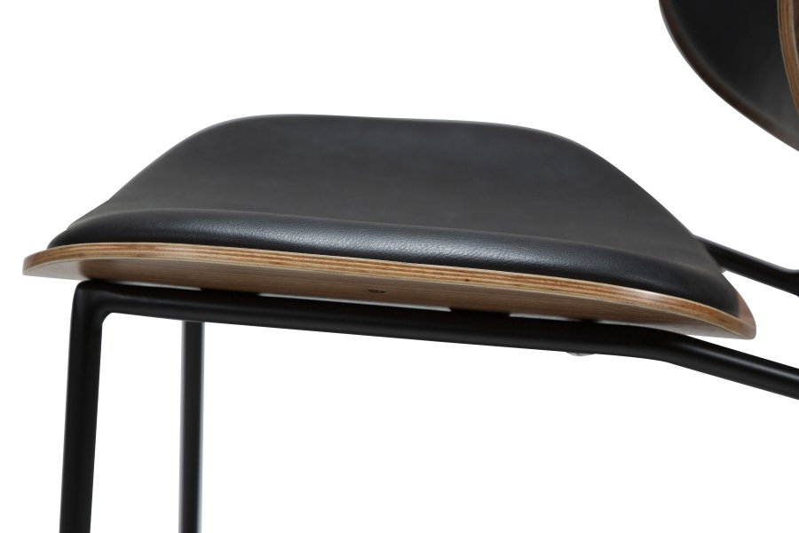 DANFORM Clementina Esszimmerstuhl - Rabenschwarzes Kunstleder/Walnussfurnier/schwarzer Stahl