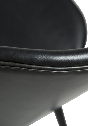 DAN-FORM CLOUD Stol Vintage svart kunstskinn med runde svarte ben