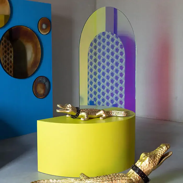 BOLD MONKEY Peek Into The Cosmos Wandspiegel XXL – Vintage/Ölteppich-inspiriertes Reflexionsglas (89)