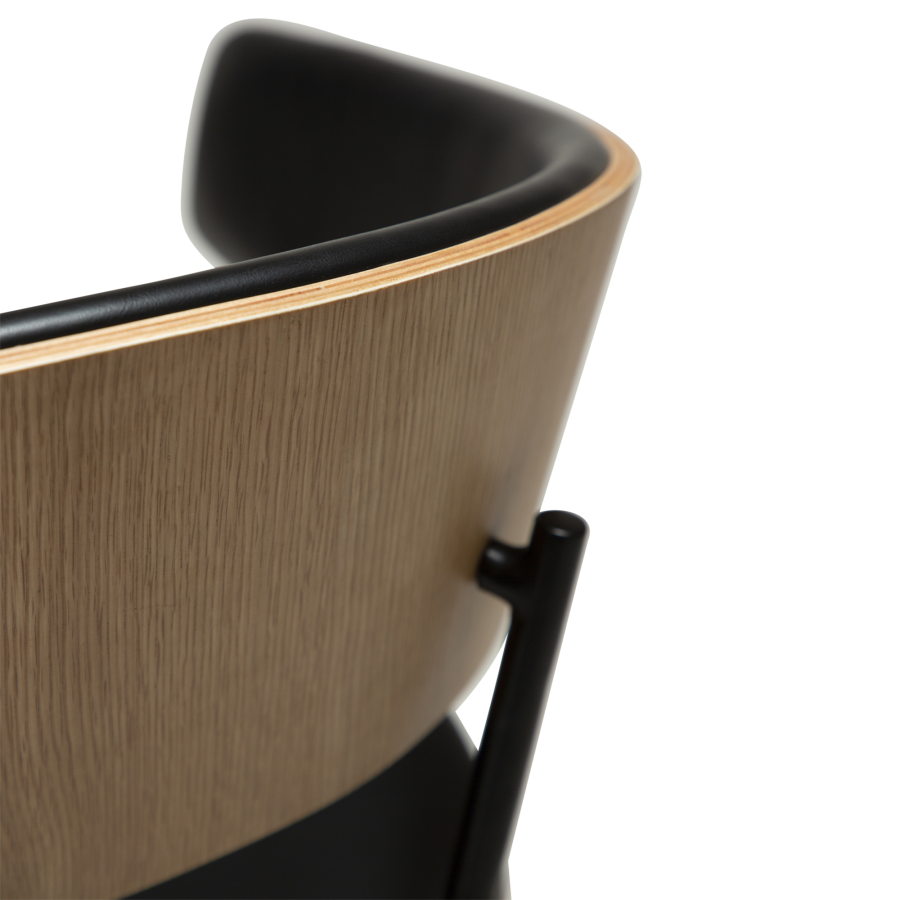 DAN-FORM CRIB Lenestol Vintage svart kunstskinn og eikefiner med svarte ben