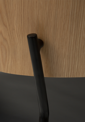 DAN-FORM CRIB Lenestol Vintage svart kunstskinn og eikefiner med svarte ben