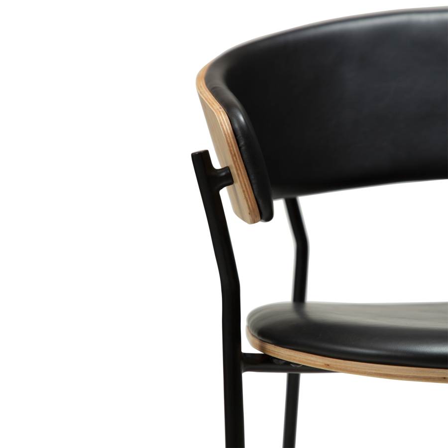 DAN-FORM CRIB Lenestol Vintage svart kunstskinn og eikefiner med svarte ben